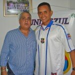 Alfredo Morales, vicepresidente del Zulia FC, recibió a Víctor Barraza.