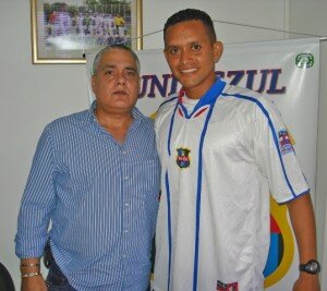 Alfredo Morales, vicepresidente del Zulia FC, recibió a Víctor Barraza.