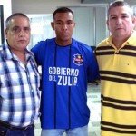 Alfredo Morales, vicepresidente, y Alfredo Domínguez, gerente, le dieron la bienvenida a Roberto Carlos Bolívar.