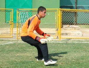 Luis Curiel trabaja en la pretemporada para tener la titularidad.